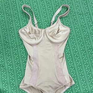 Wacoal 80985 Slimming Shapwear Bodysuit With Built In Bra 36C